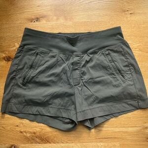 Athleta Trekkie North short